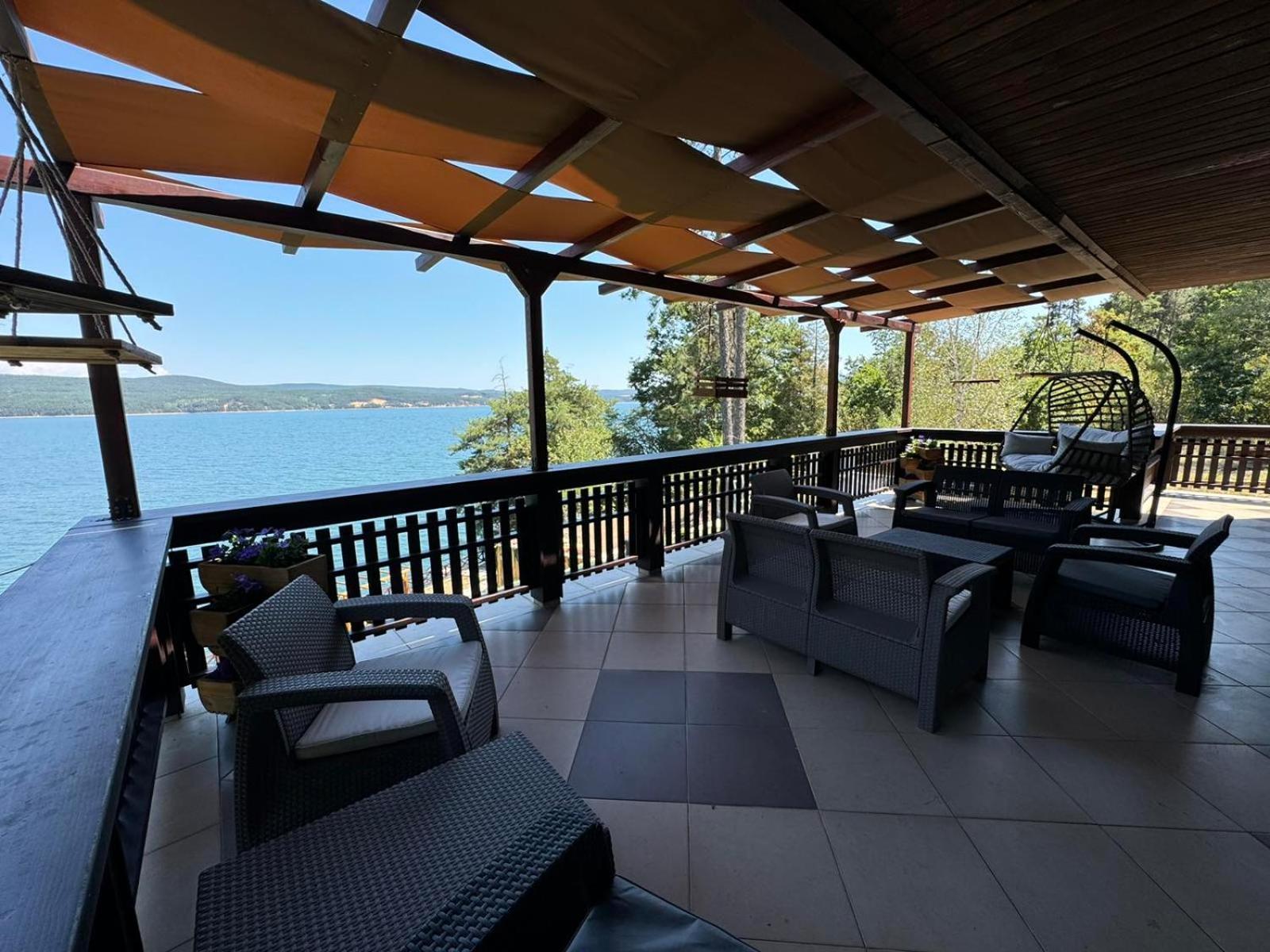 Villa Iskar Lake Residence By Bookvillabg Shtarkelovo Gnezdo Zewnętrze zdjęcie