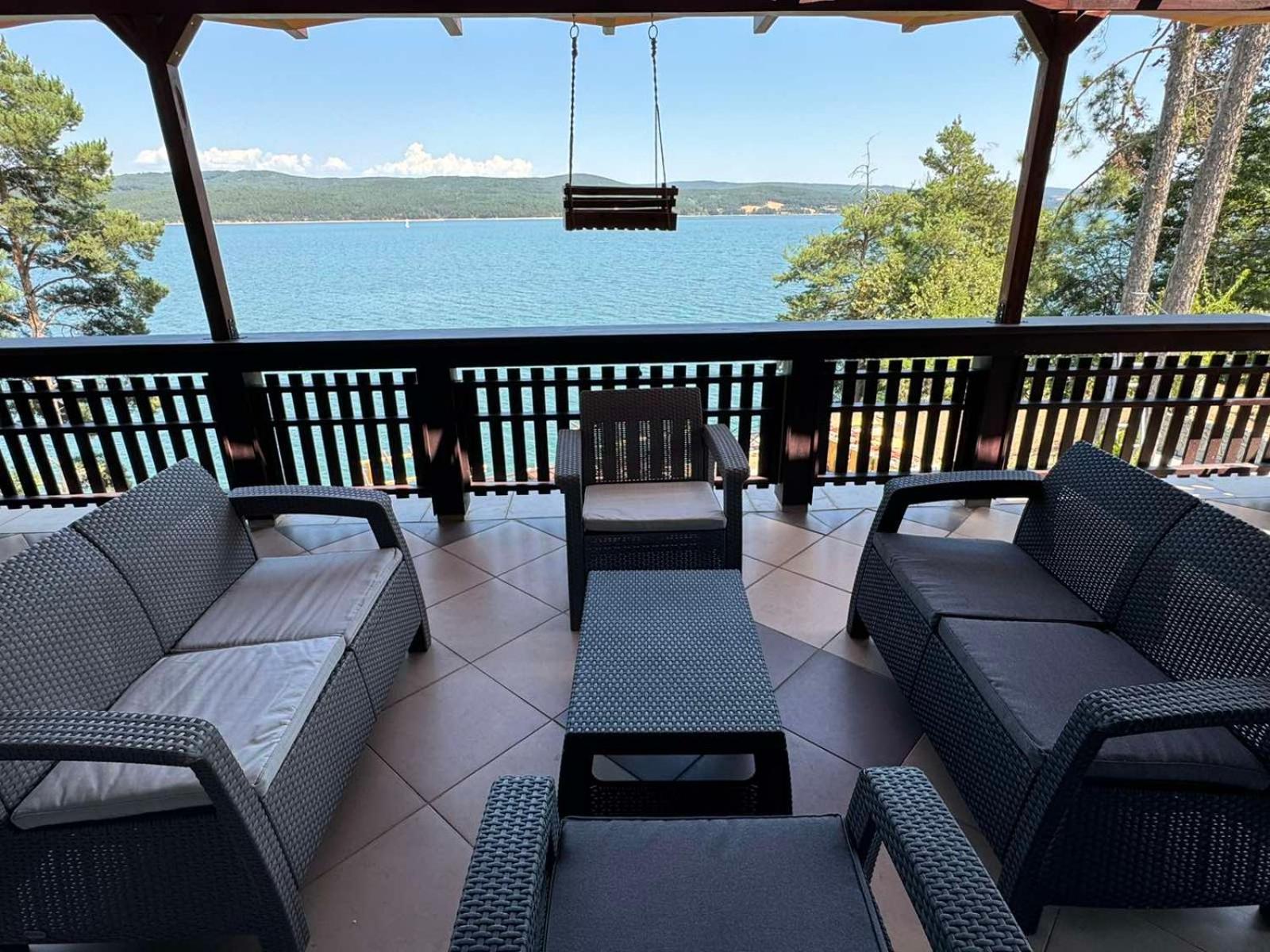 Villa Iskar Lake Residence By Bookvillabg Shtarkelovo Gnezdo Zewnętrze zdjęcie