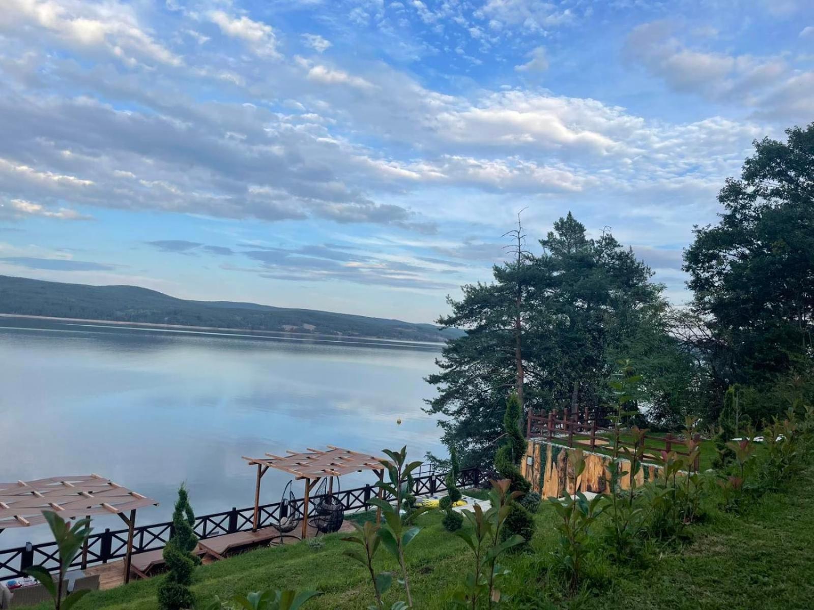 Villa Iskar Lake Residence By Bookvillabg Shtarkelovo Gnezdo Zewnętrze zdjęcie